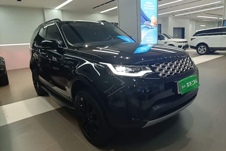Used Land Rover Discovery 2024 360 PS S Front Right 45 Deg