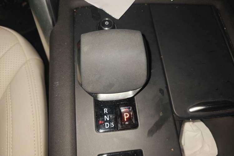 Used Land Rover Discovery 2024 360 PS S Gear Lever
