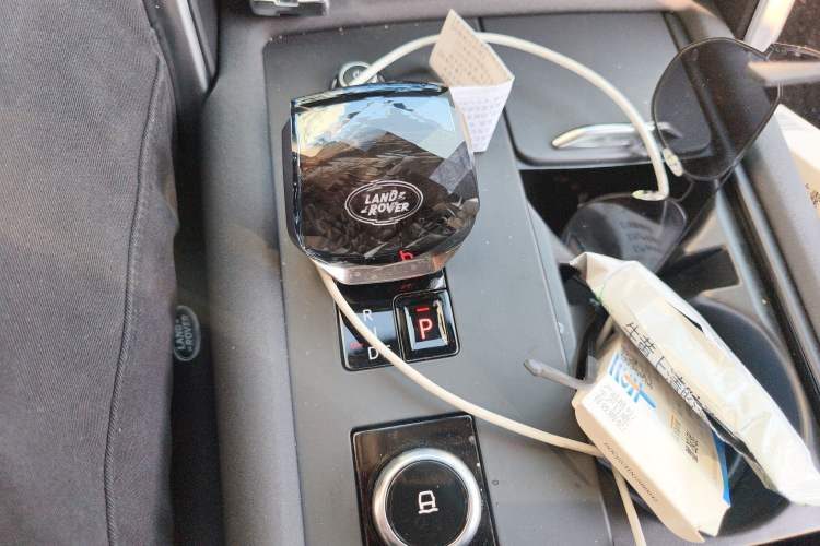 Used Land Rover Discovery 2024 360 PS Dynamic SE Gear Lever