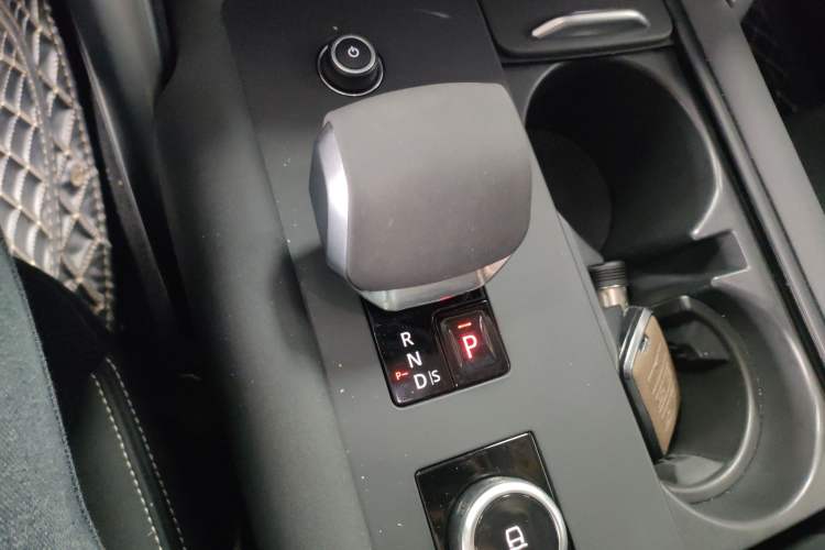 Used Land Rover Discovery 2024 360 PS S Gear Lever