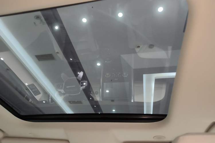 Used Land Rover Discovery 2024 360 PS S Headliner