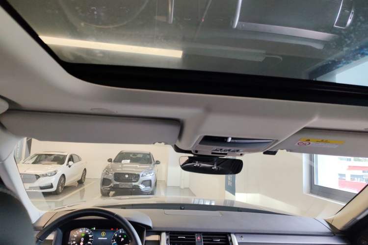 Used Land Rover Discovery 2024 360 PS Dynamic SE Headliner