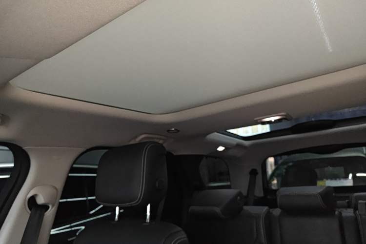 Used Land Rover Discovery 2024 360 PS Dynamic SE Headliner