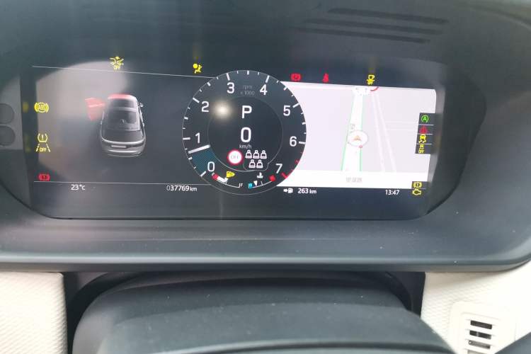 Used Land Rover Discovery 2024 360 PS Dynamic SE Instrument Cluster