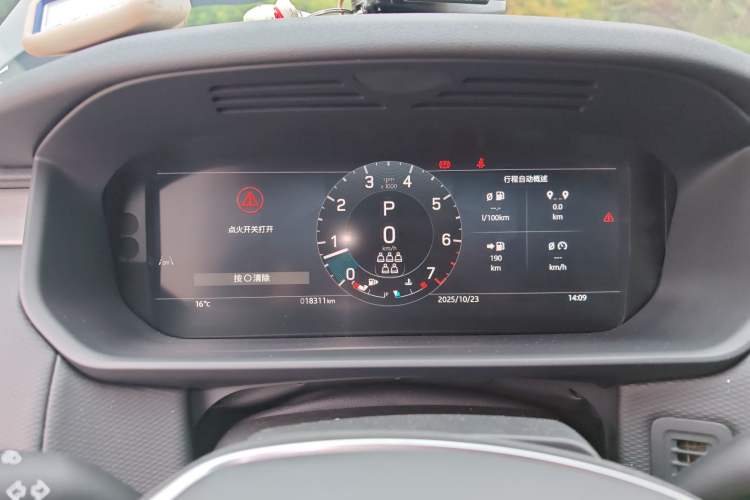 Used Land Rover Discovery 2024 360 PS Dynamic SE Instrument Cluster