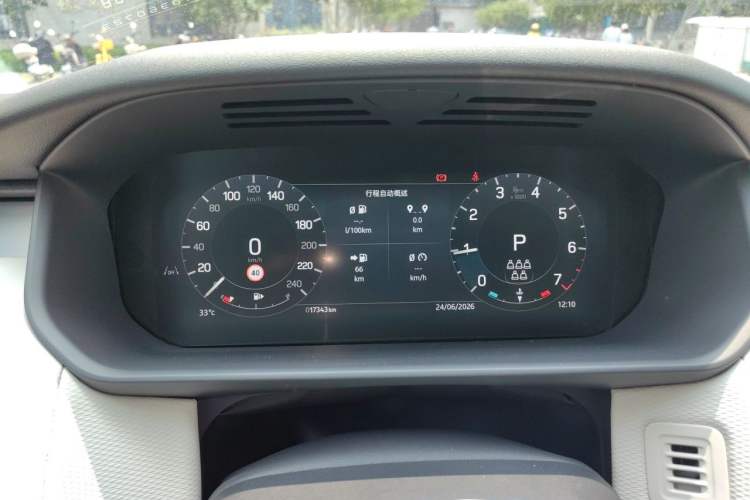 Used Land Rover Discovery 2024 360 PS Dynamic SE Instrument Cluster