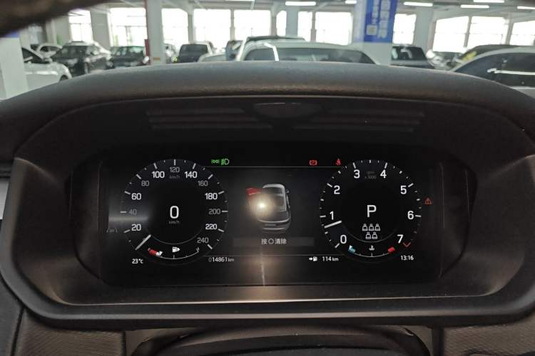 Used Land Rover Discovery 2024 360 PS Dynamic SE Instrument Cluster