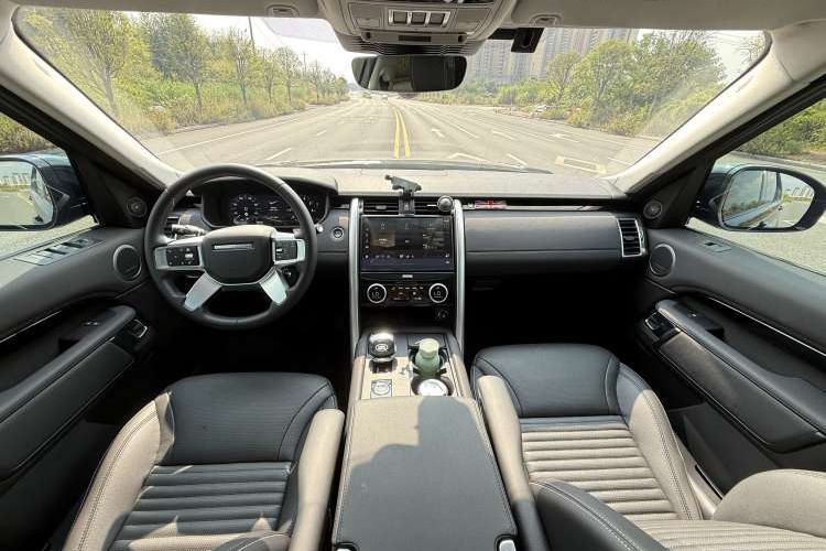 Used Land Rover Discovery 2024 360 PS S Interior 1