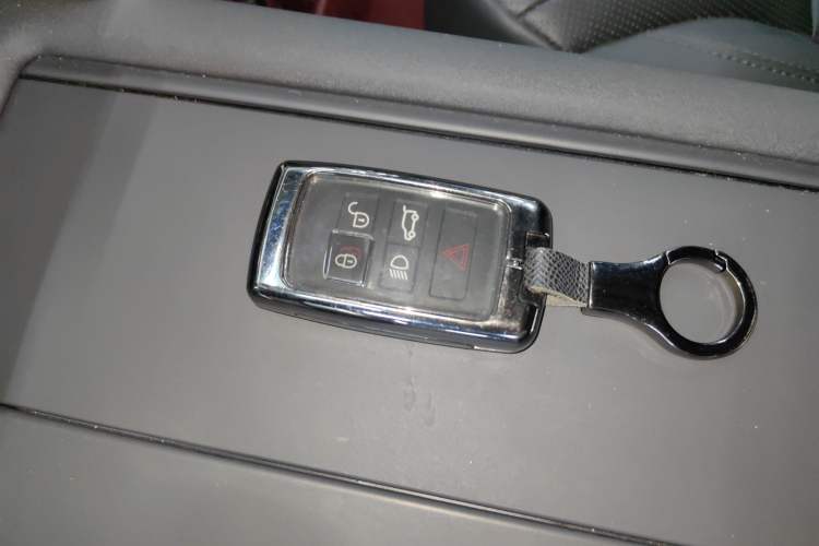 Used Land Rover Discovery 2024 360 PS S Interior 1