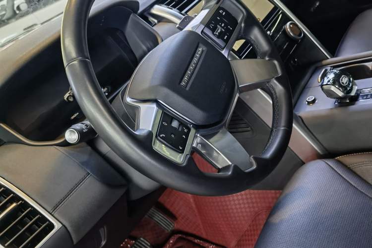 Used Land Rover Discovery 2024 360 PS S Interior 1