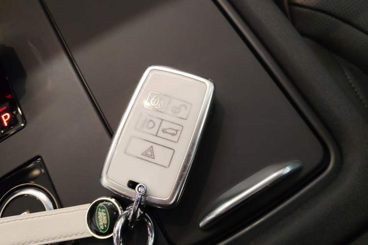 Used Land Rover Discovery 2024 360 PS S Interior 1
