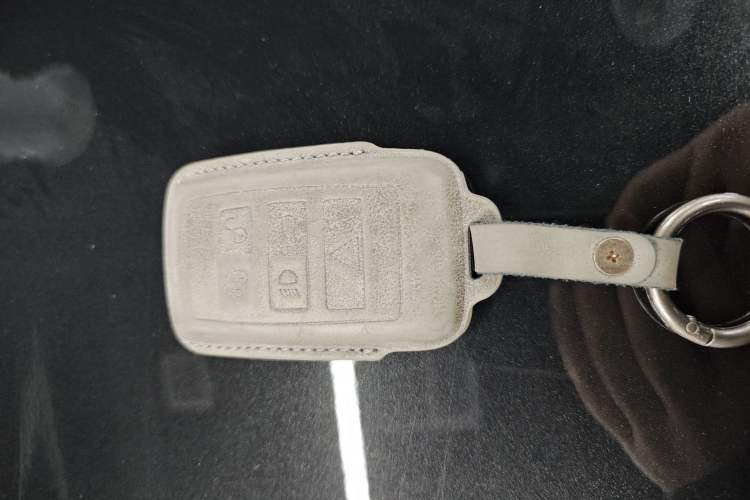 Used Land Rover Discovery 2024 360 PS S Interior 1