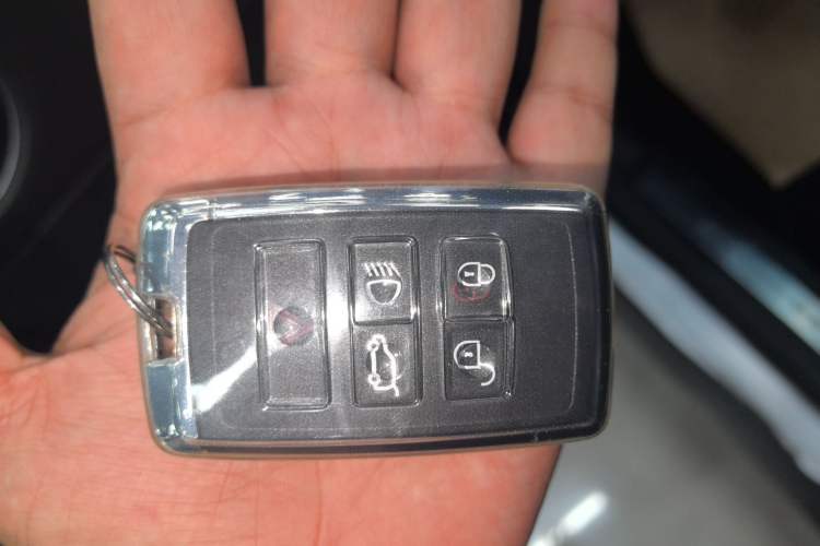 Used Land Rover Discovery 2024 360 PS S Interior 1