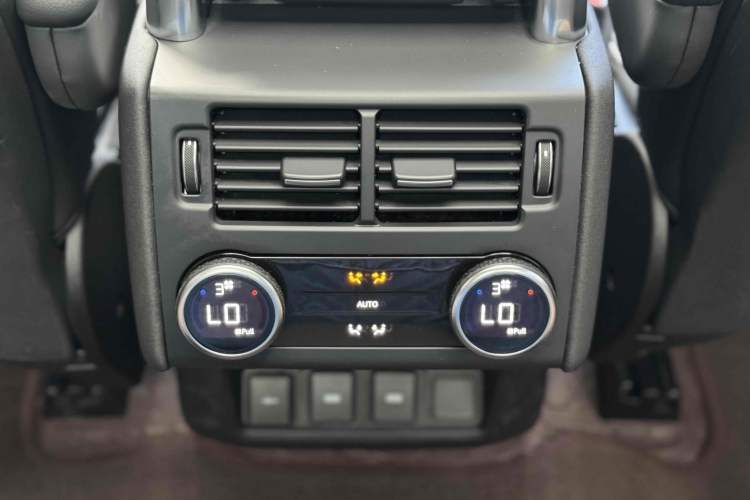 Used Land Rover Discovery 2024 360 PS S Interior 11