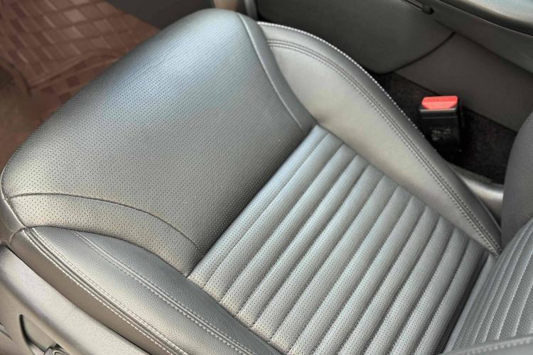Used Land Rover Discovery 2024 360 PS S Interior 12
