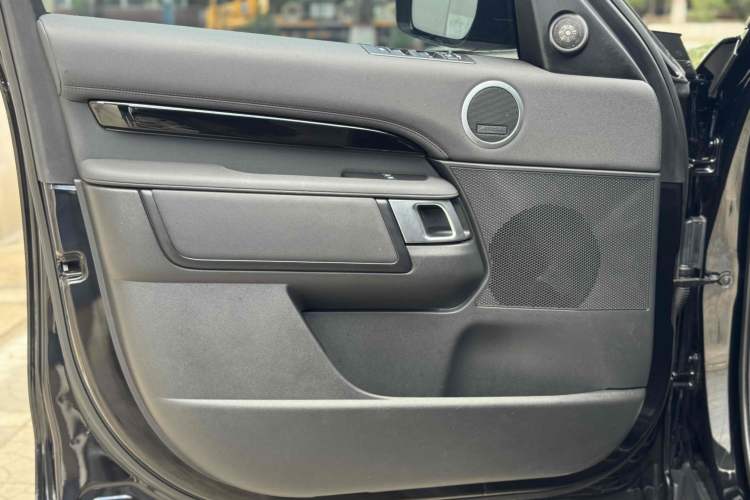Used Land Rover Discovery 2024 360 PS S Interior 13