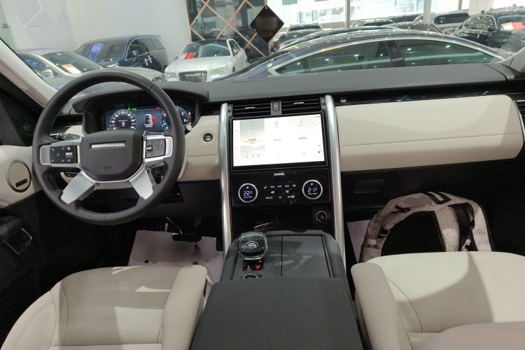 Used Land Rover Discovery 2024 360 PS S Interior 2