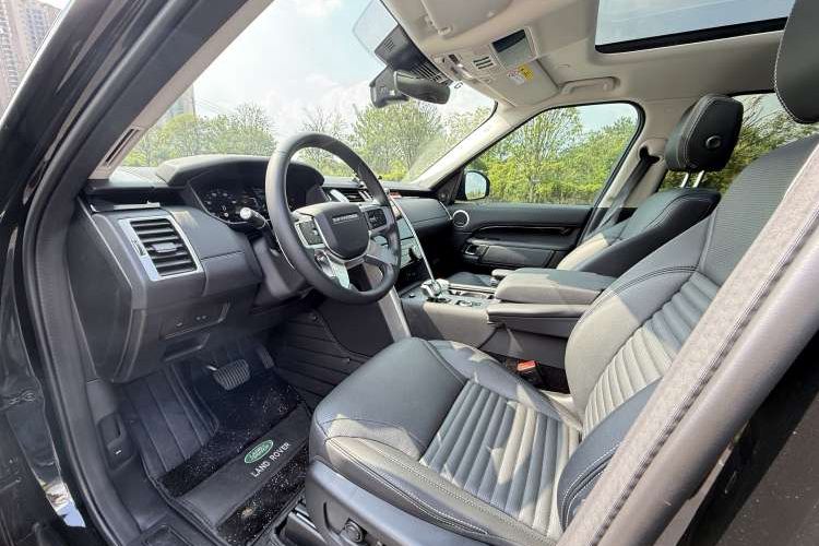 Used Land Rover Discovery 2024 360 PS S Interior 2