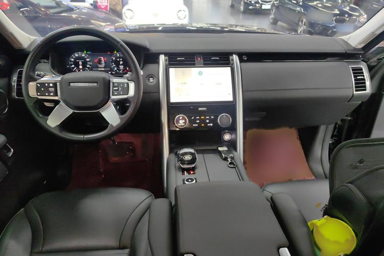 Used Land Rover Discovery 2024 360 PS S Interior 2