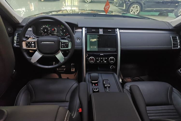 Used Land Rover Discovery 2024 360 PS Dynamic SE Interior 2