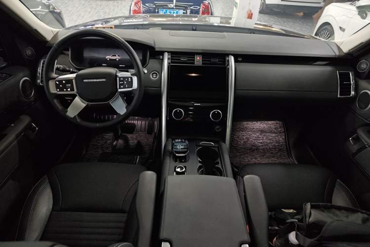 Used Land Rover Discovery 2024 360 PS S Interior 2
