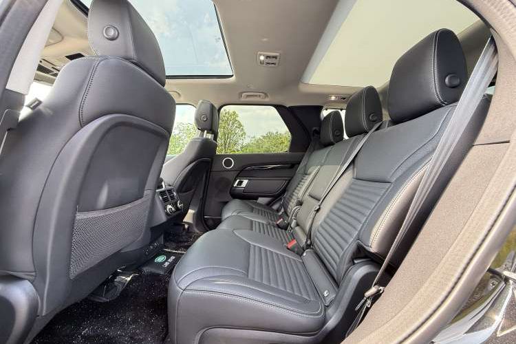 Used Land Rover Discovery 2024 360 PS S Interior 3
