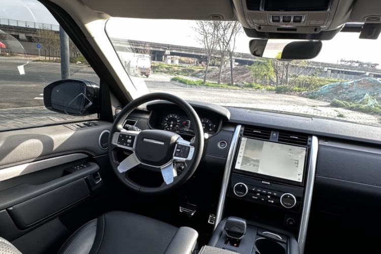 Used Land Rover Discovery 2024 360 PS Dynamic SE Interior 3