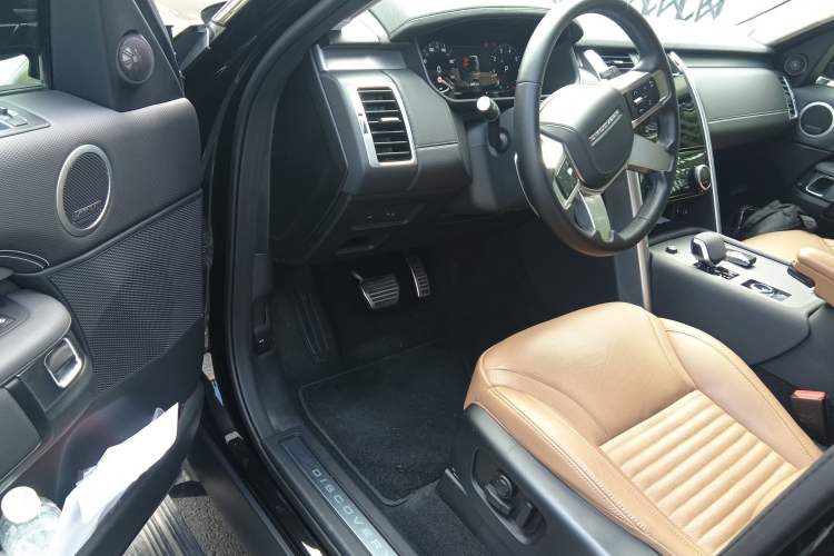 Used Land Rover Discovery 2024 360 PS Dynamic HSE Interior 3