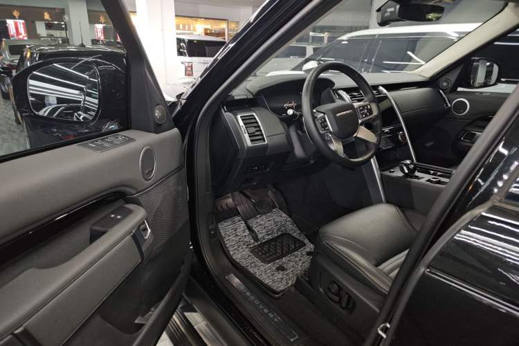 Used Land Rover Discovery 2024 360 PS S Interior 3