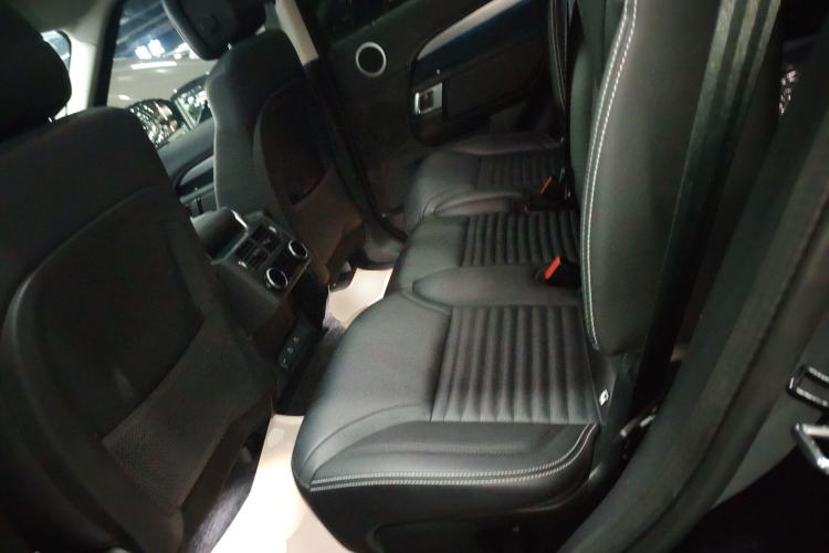 Used Land Rover Discovery 2024 360 PS Dynamic SE Interior 4