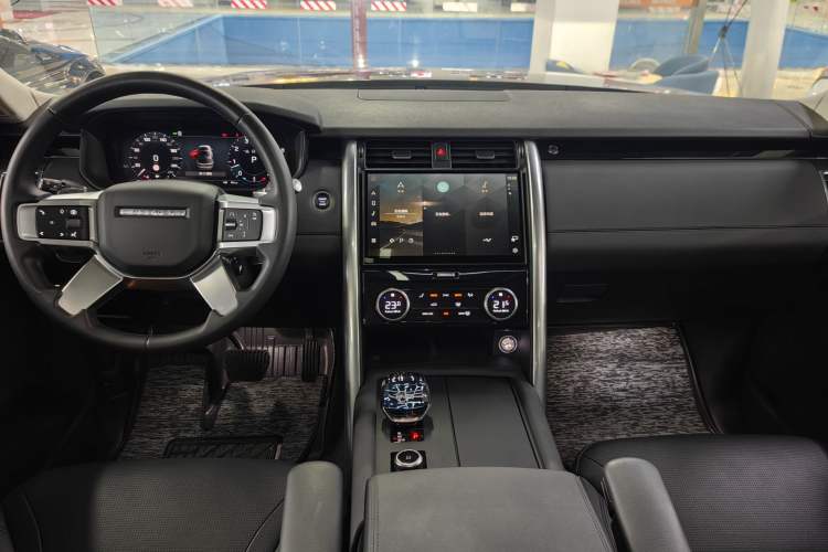 Used Land Rover Discovery 2024 360 PS S Interior 4