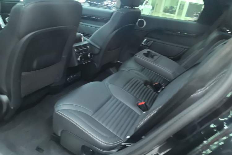 Used Land Rover Discovery 2024 360 PS S Interior 4
