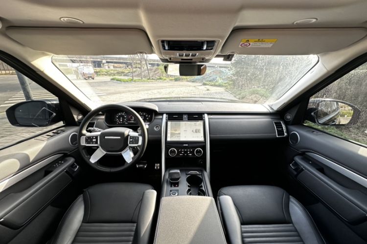 Used Land Rover Discovery 2024 360 PS Dynamic SE Interior 5