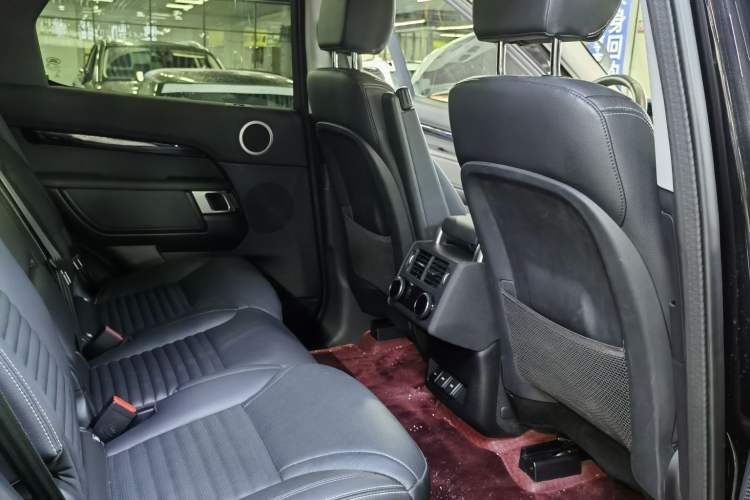 Used Land Rover Discovery 2024 360 PS S Interior 6