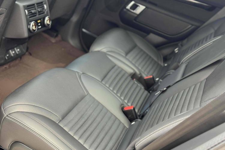 Used Land Rover Discovery 2024 360 PS S Interior 8