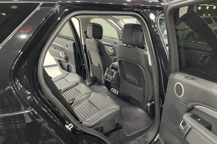 Used Land Rover Discovery 2024 360 PS Dynamic SE Interior 8