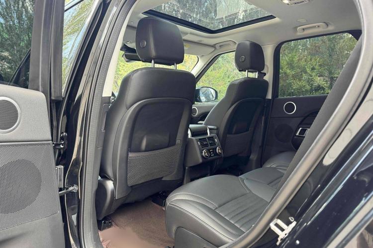 Used Land Rover Discovery 2024 360 PS S Interior 9