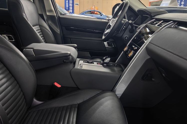 Used Land Rover Discovery 2024 360 PS S Interior 9