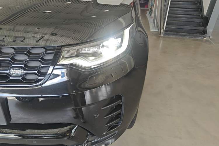 Used Land Rover Discovery 2024 360 PS Dynamic SE Left Front Headlight