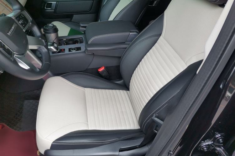 Used Land Rover Discovery 2024 360 PS Dynamic SE Left Front Seat