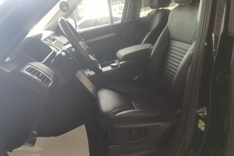 Used Land Rover Discovery 2024 360 PS Dynamic SE Left Front Seat