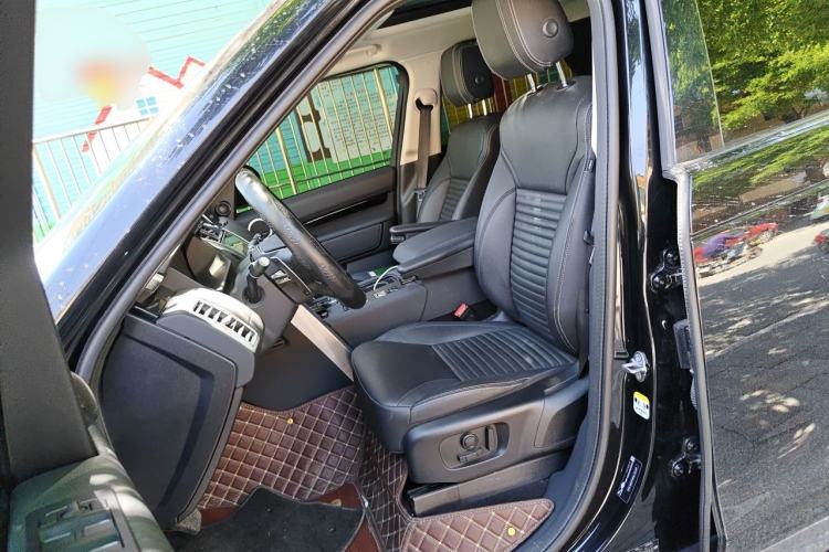 Used Land Rover Discovery  Left Front Seat