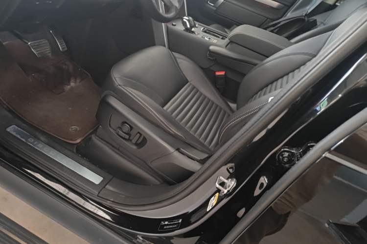 Used Land Rover Discovery 2024 360 PS Dynamic SE Left Front Seat