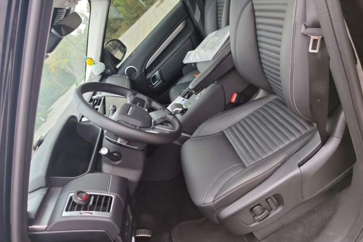 Used Land Rover Discovery 2024 360 PS Dynamic SE Left Front Seat