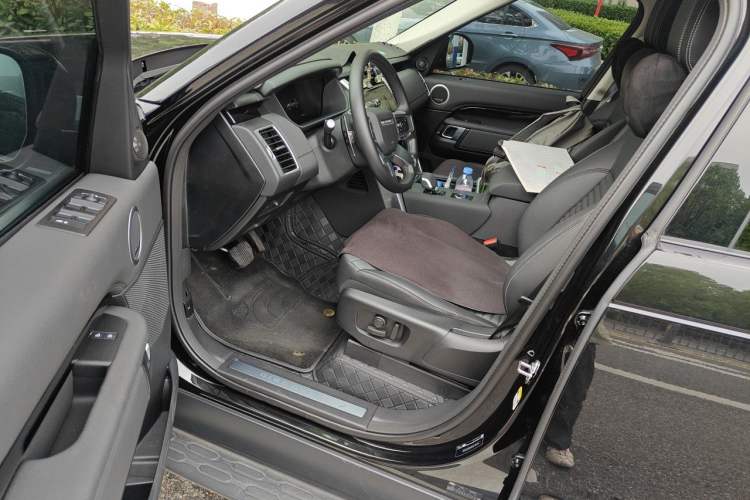 Used Land Rover Discovery 2024 360 PS S Left Front Seat