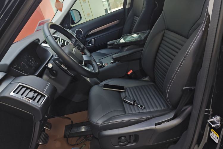 Used Land Rover Discovery 2024 360 PS Dynamic SE Left Front Seat