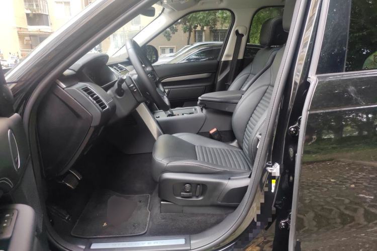 Used Land Rover Discovery 2024 360 PS Dynamic SE Left Front Seat