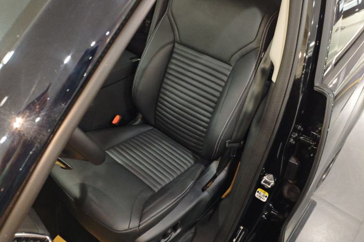 Used Land Rover Discovery 2024 360 PS S Left Front Seat