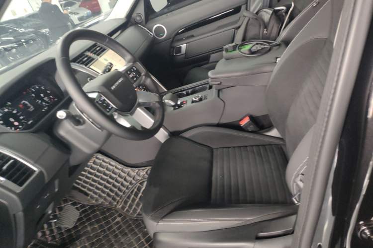 Used Land Rover Discovery 2024 360 PS S Left Front Seat