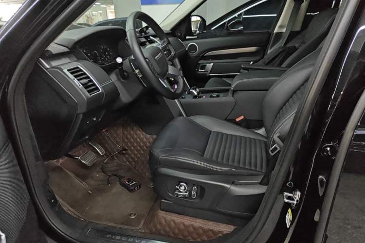 Used Land Rover Discovery 2024 360 PS Dynamic SE Left Front Seat